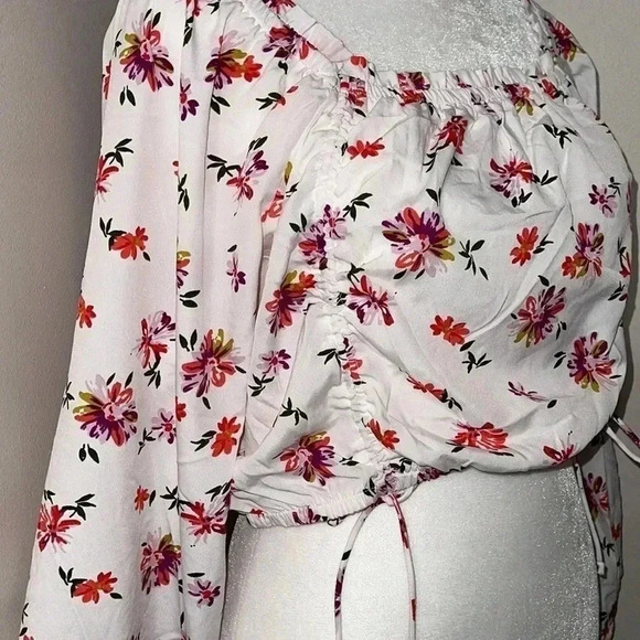 Speed Limit MPH Floral Cropped Top​​ - Picture 4 of 12